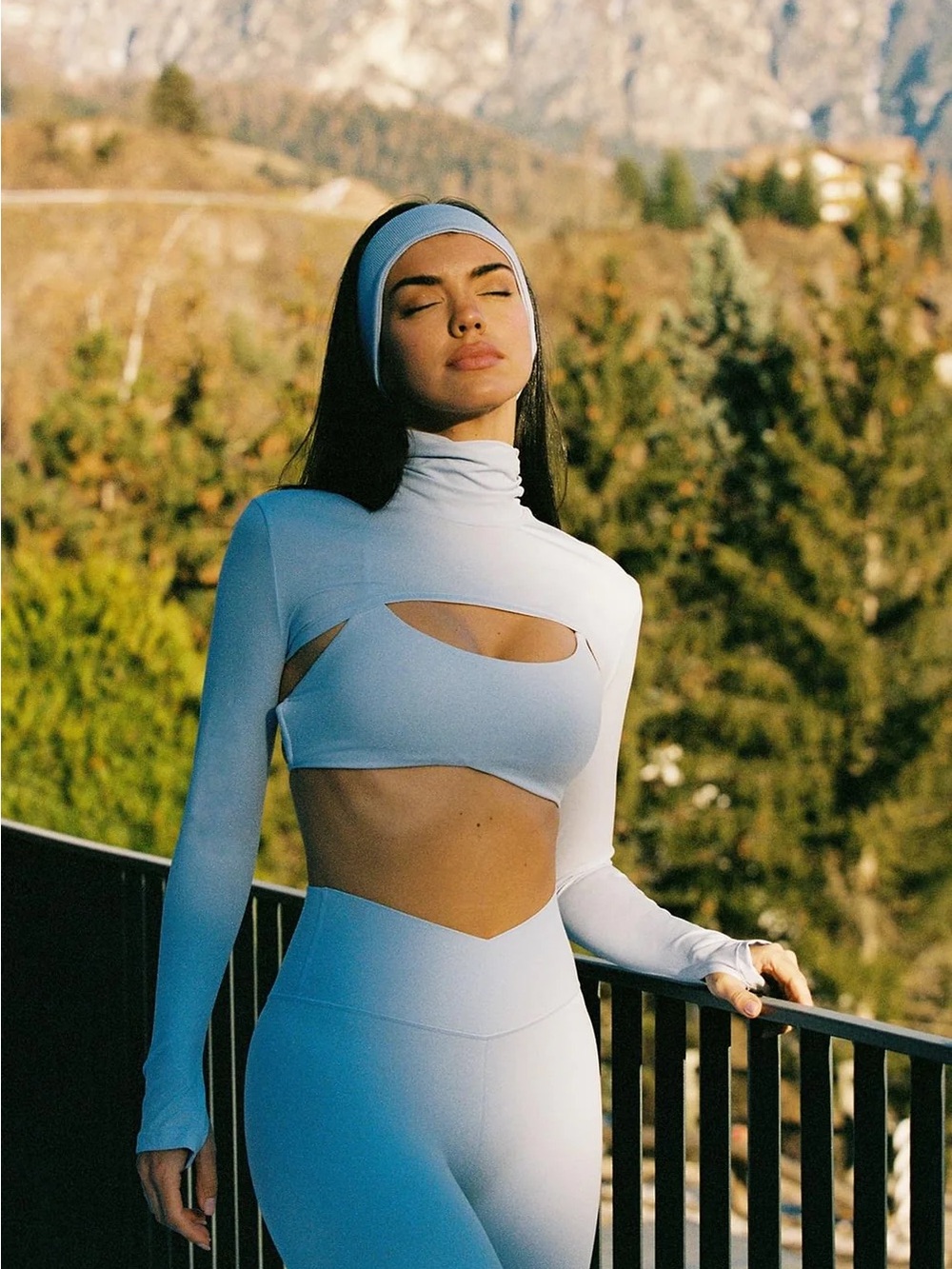 WISKII ACTIVE LONG SLEEVE HIGH NECK LAYERING TOP